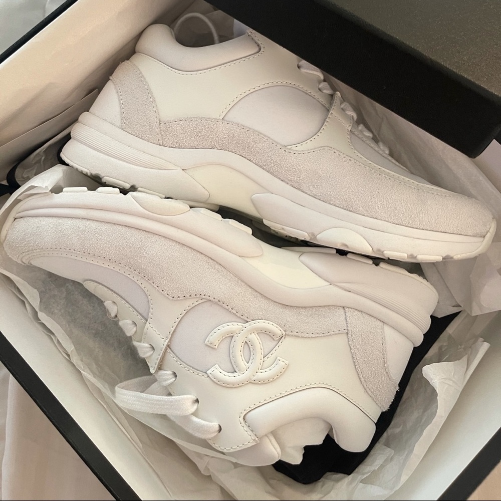 Chanel CC logo triple white sneaker